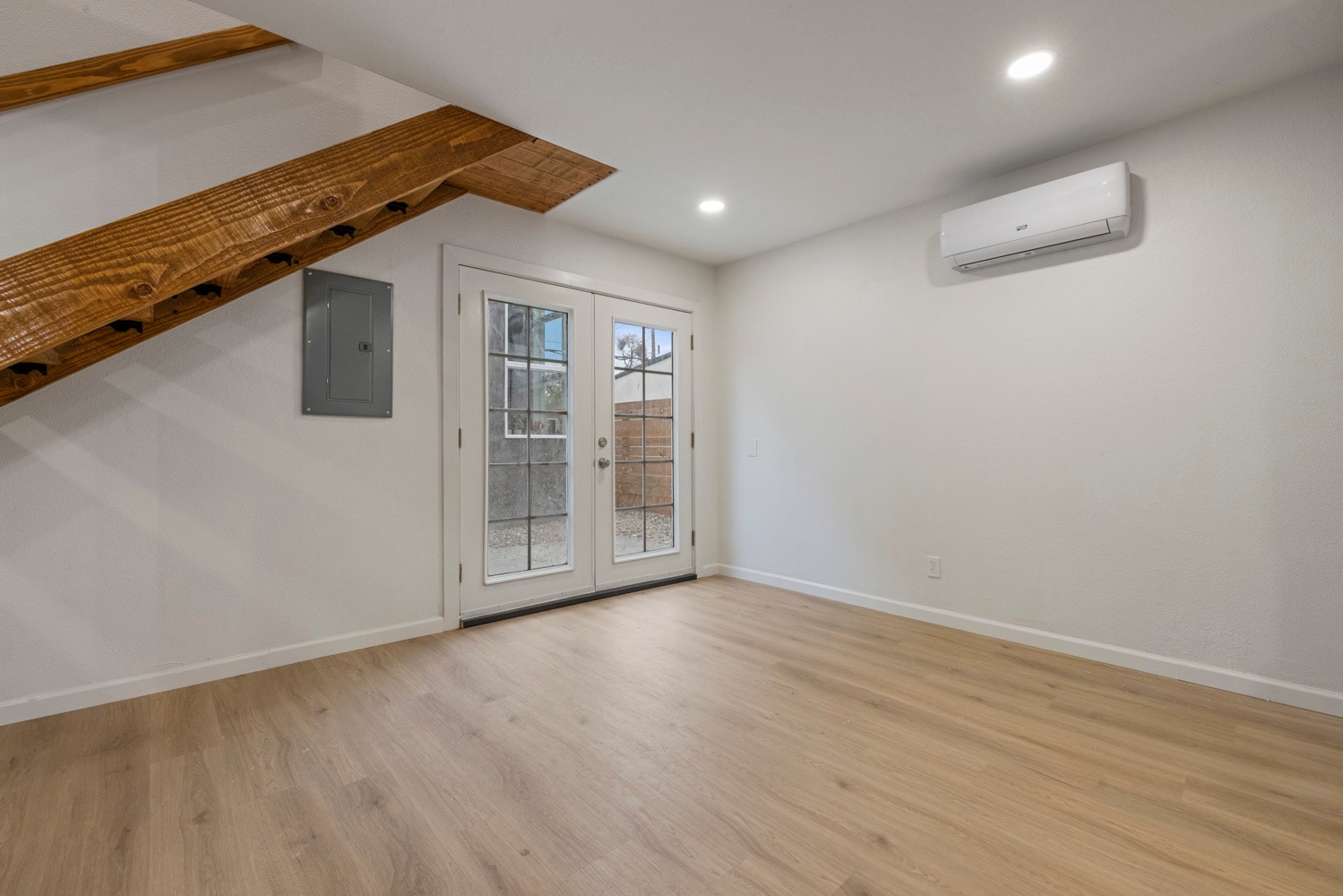 Building Photo - 214 Kimble St