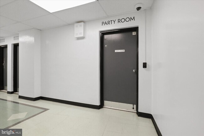 Building Photo - 301 N Beauregard St