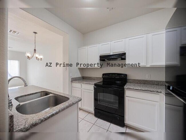 Building Photo - 1961 N Hartford St