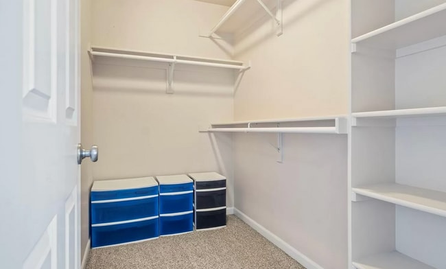 Building Photo - Huge room in a large shared home, private bathroom, walk in closet, great neighborhood, friendly ...