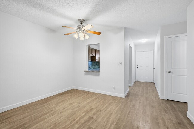 Building Photo - 1400 NE 57th St