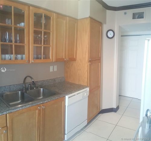 Building Photo - 7330 Ocean Terrace