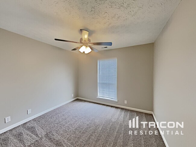 Building Photo - 104 Edgewater Ct