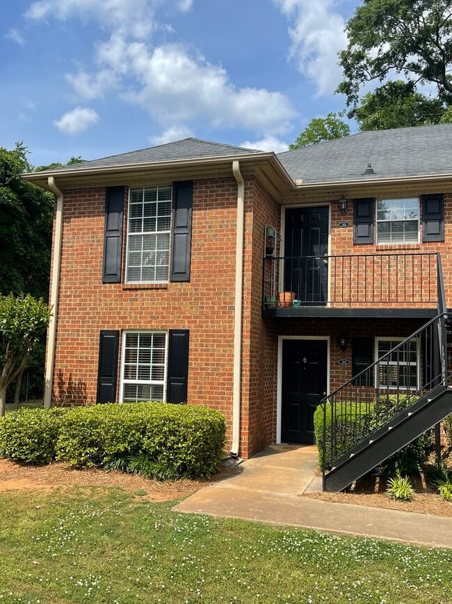 Building Photo - Winfield Chase Condo 2 BR 1 BA off Prince ...