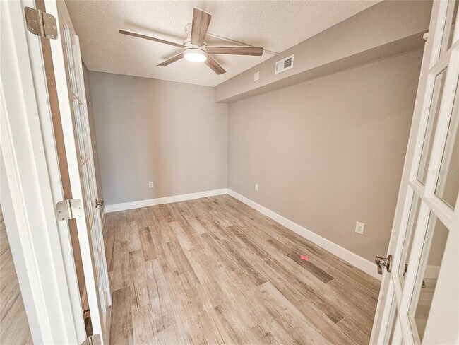 Building Photo - 5900 Shore Blvd S