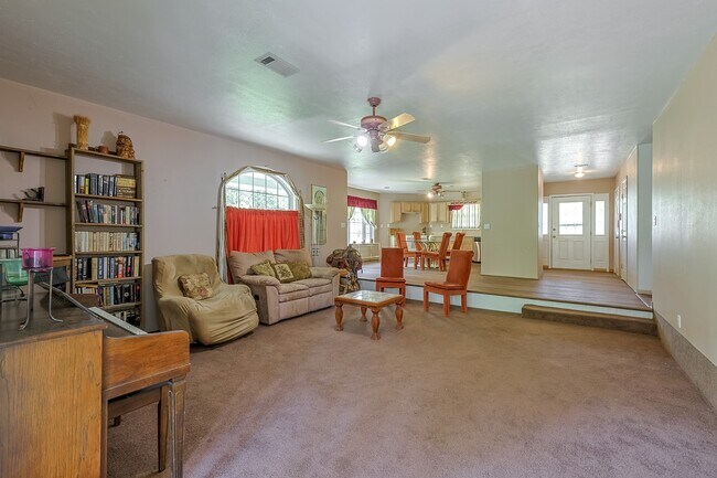 Building Photo - 8 Vick Rd