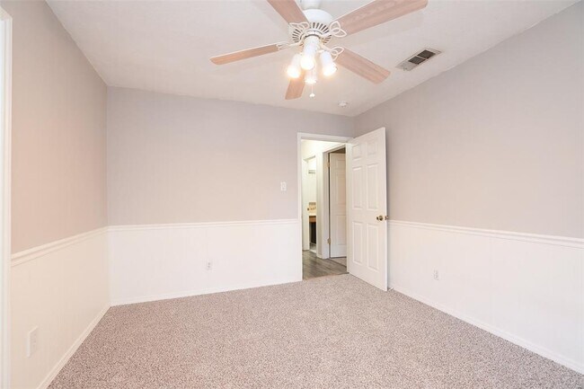 Building Photo - 9130 Kirkleigh Ln