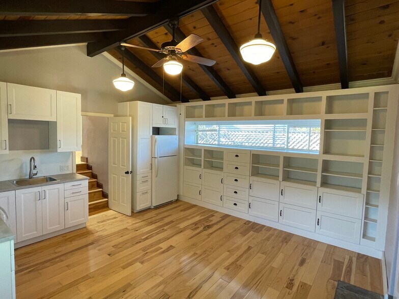 Building Photo - 102 Ash Way