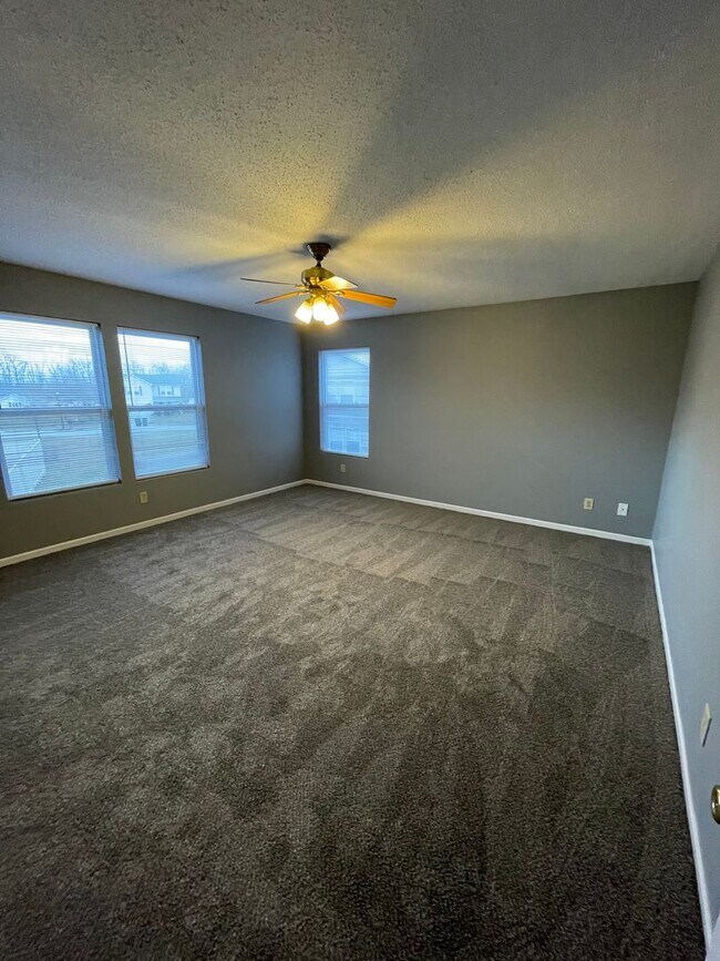 Building Photo - 843 Streamside Dr