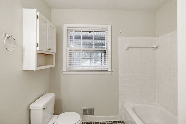 Building Photo - 160 Jockey Club Dr