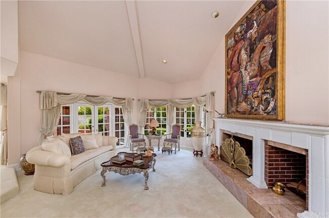 Building Photo - 6 South Peak