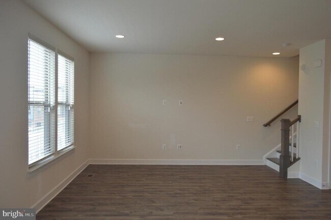 Building Photo - 9867 Gillum Wy