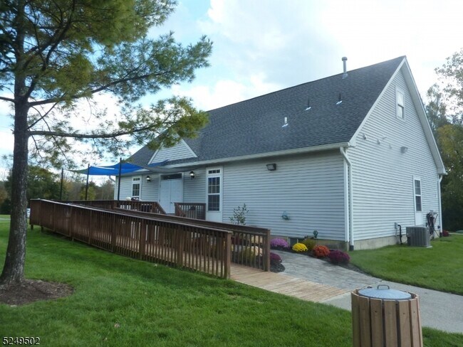 Building Photo - 303 Mercer Ct