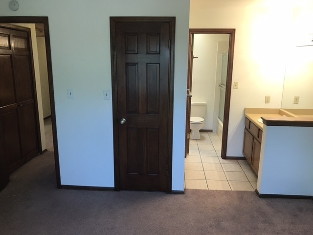 Building Photo - Bright and spacious two Bedroom one Bath, big deck, great location! (34th)