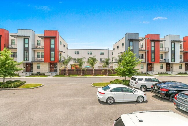 Building Photo - 3737 Bienville Ave