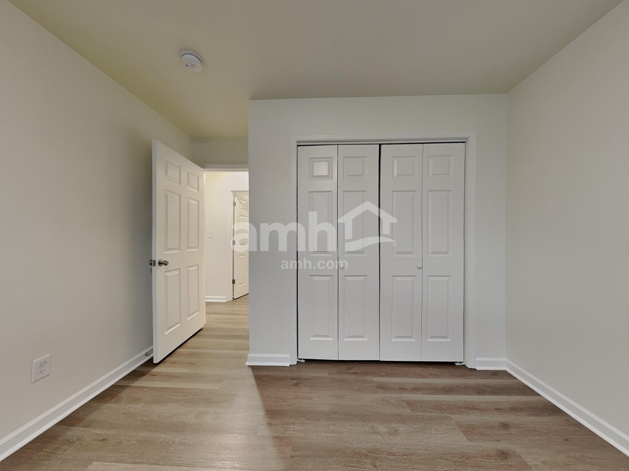 Building Photo - 1801 Point Wood Dr