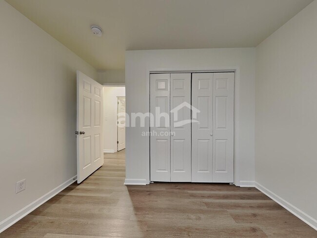 Building Photo - 1801 Point Wood Dr