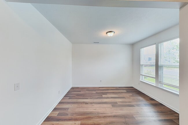 Building Photo - 10506 Broadford St