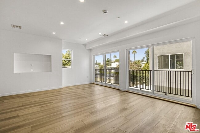 Building Photo - 10826 1/2 Hesby St