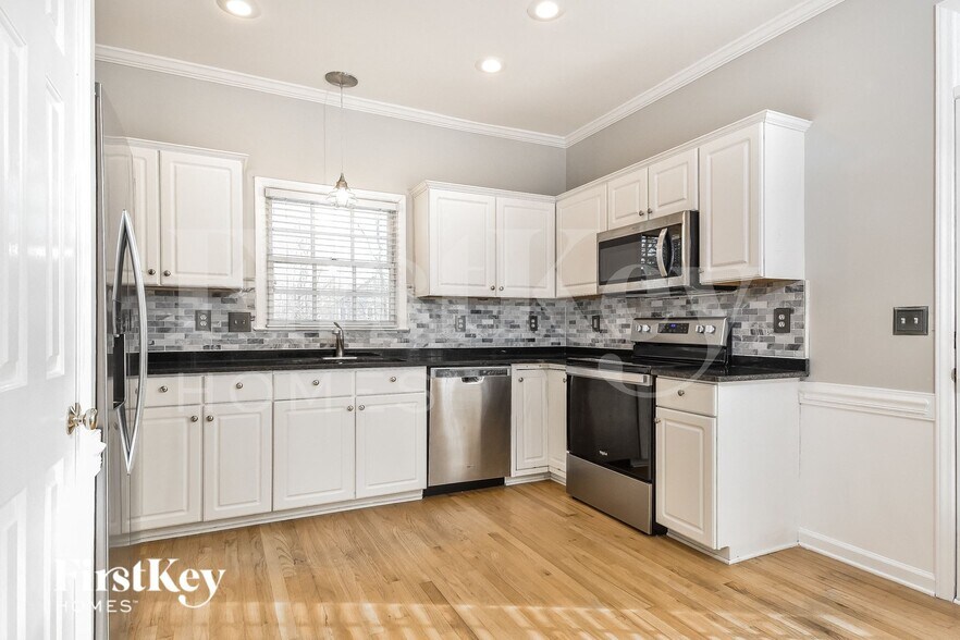 Building Photo - 6980 Avenbury Cir