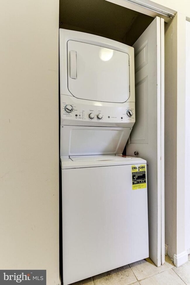 Building Photo - This contemporary, sun-drenched condo is perfect for you!