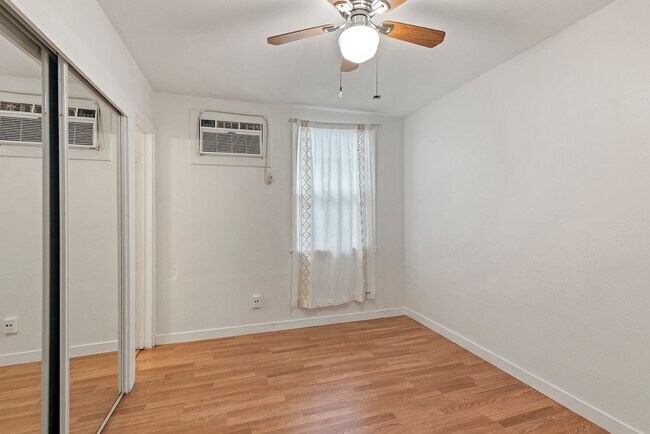 Building Photo - 4025 La Salle St