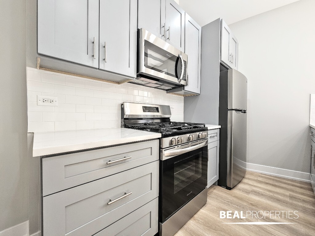 Building Photo - 428 W Belden Ave