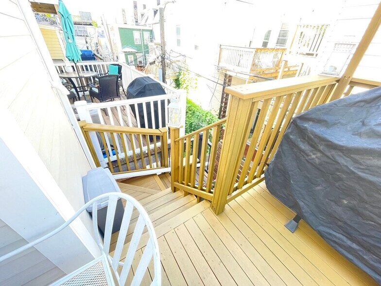 Building Photo - 272 Bowen St