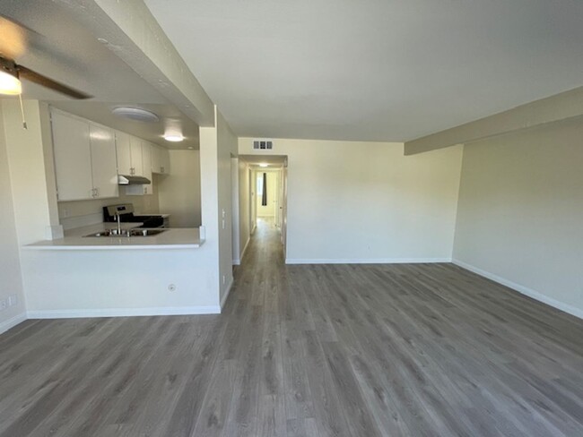 Building Photo - 2 Bd 1.5 bath Condo in Irvine