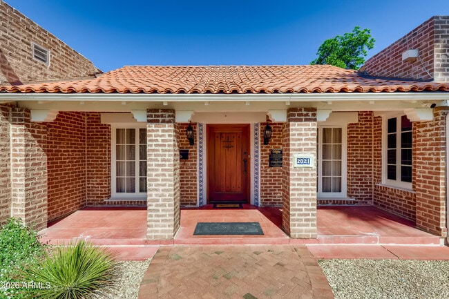 Building Photo - 2021 N Alvarado Rd