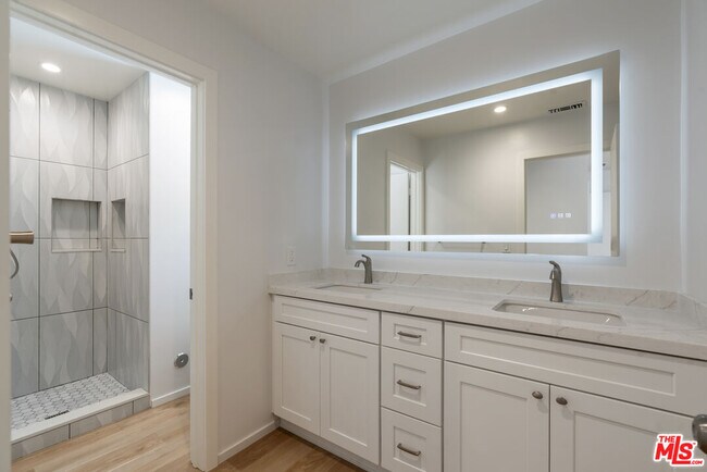 Building Photo - 3062 Arrowhead Dr
