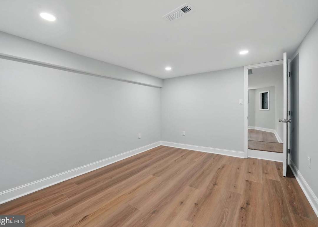 Building Photo - 505 N Naylor St