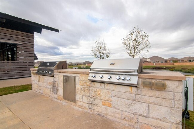 Building Photo - 2001 Fairhaven Gtwy