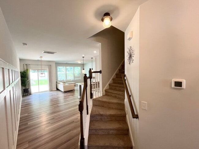 Building Photo - 1005 Longitude Dr