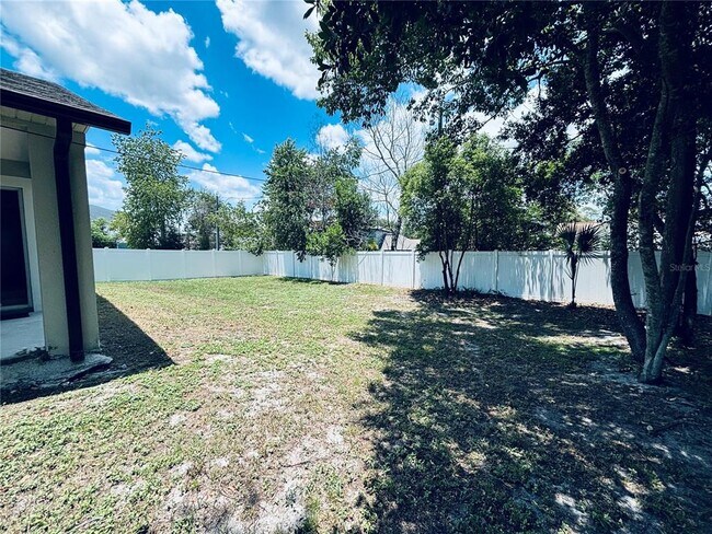 Building Photo - 2060 Everest St