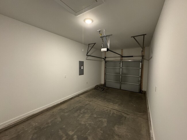 Building Photo - 73 Tall Sky Ln