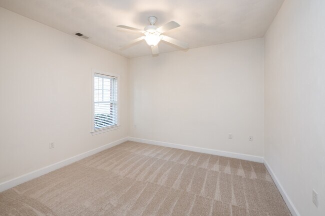 Building Photo - 915 Colley Ave