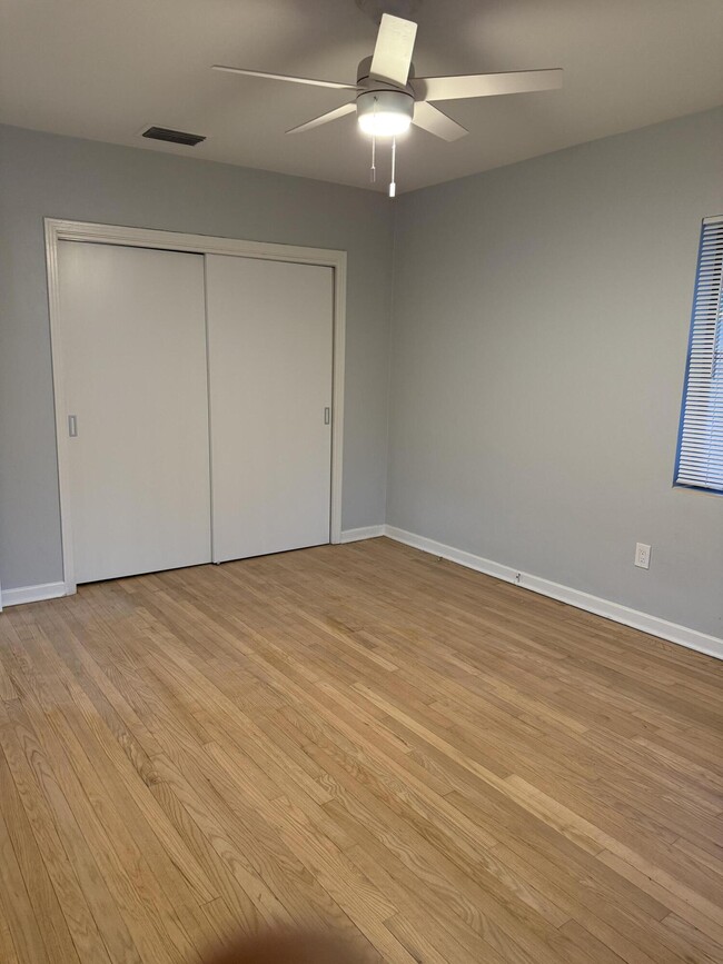 Building Photo - 926 N B St