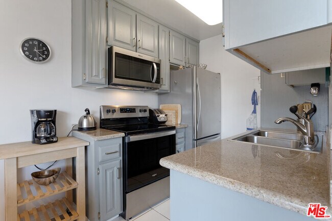 Building Photo - 2002 4th St