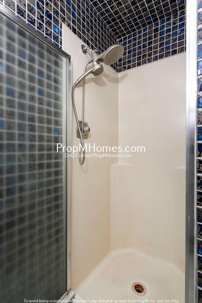 Building Photo - Three Bedroom Escape in Oregon City!
