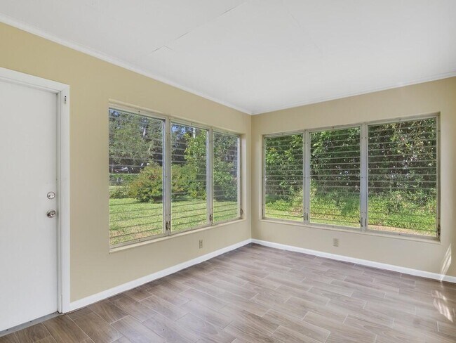 Building Photo - 7502 Pacific Ave