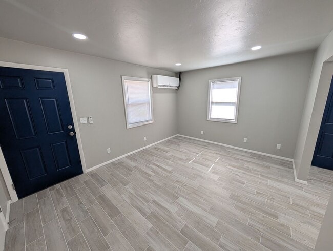 Building Photo - Remodeled 1 bedroom, 1 bath in Edmond, OK with stainless steel appliances and washer and dryer