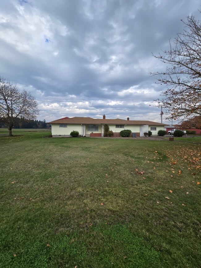 Building Photo - Pet Friendly 3 Bed / 2Bath Home with 2 Garages, Open Air Covered Storage, Large Open Yard, and more!