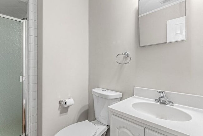 Building Photo - NE – Desirable Neighborhood, Brick Home, W...