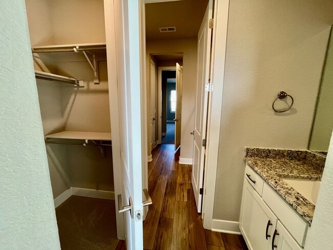 Building Photo - 5 bed 4 Bath IMMACULATE NEW BUILD in THORNTON!!