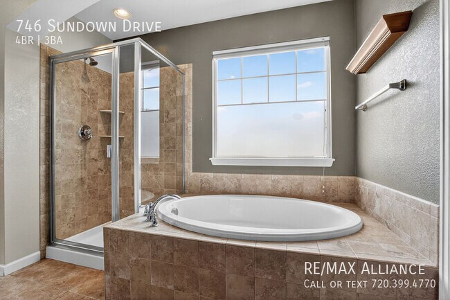 Building Photo - 746 Sundown Dr