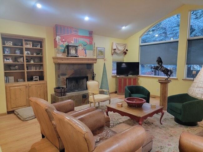 Building Photo - 1611 Heroic Rd