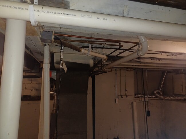 Building Photo - 10567 Decker Ave