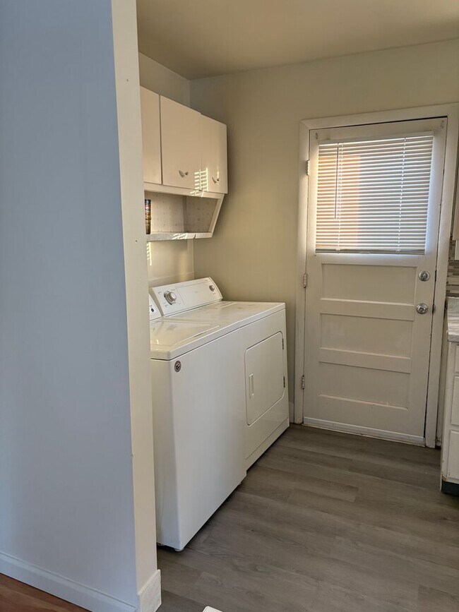 Building Photo - Move In Special! Charming 2-Bedroom Oasis with Spacious Front Yard!