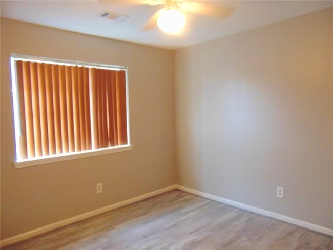 Building Photo - 1809 Edinburg Ave